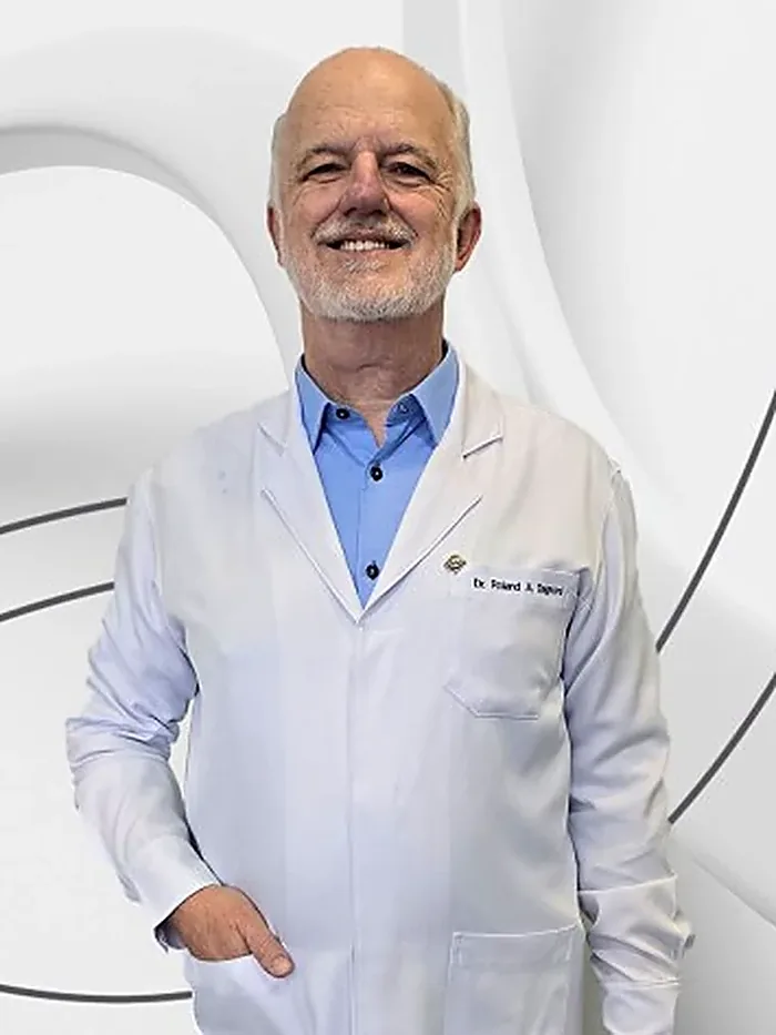 Dr. Roland DagnoniColoproctologista e Colonoscopista